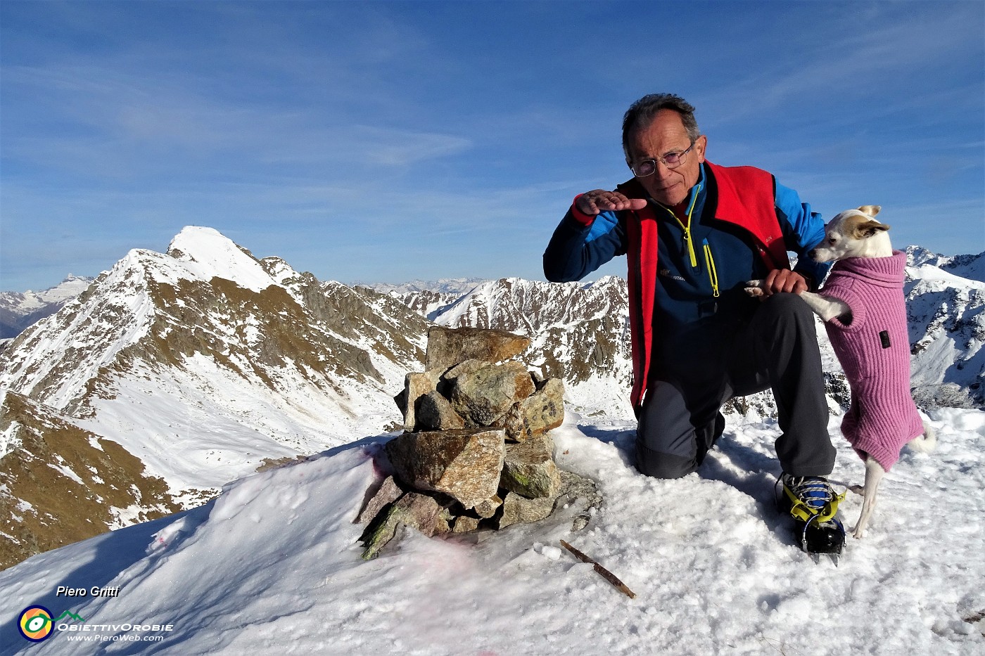 68 In vetta al Monte Valegino  (2415 m) con vista in Cadelle.JPG -                                